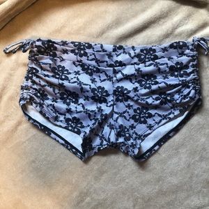 Onzie side string shorts